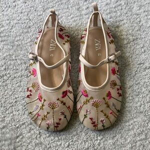 Zara Kids Floral Embroidered Shoes - Cream and Pink